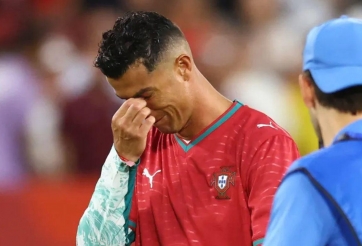 Cristiano Ronaldo bật khóc