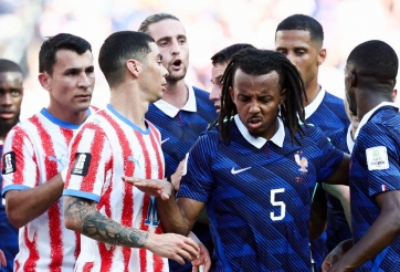 FIFA phạt nặng tuyển Pháp sau trận thắng Paraguay