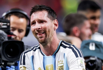 Messi rơi nước mắt, tuyên bố điều điên rồ sau chiến thắng Ai Cập