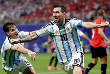 Messi chuộc lỗi, Argentina tạo màn ngược dòng điên rồ vào tứ kết
