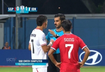 VAR gây tranh cãi dữ dội khi Indonesia bị Singapore loại ở AFF Cup