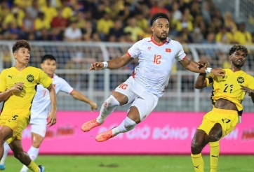 NÓNG: Trọng tài Nhật Bản có thể hoãn trận Việt Nam vs Malaysia vì mưa, sét
