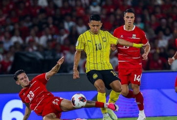 CĐV Indonesia đồng loạt gọi tên ĐT Việt Nam khi hòa may mắn Malaysia