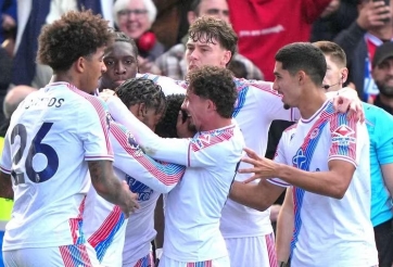 Everton đánh rơi chiến thắng, Crystal Palace ngược dòng hạ Fores