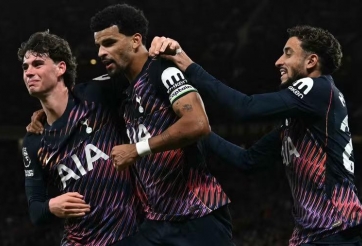 Vừa hòa MU, Tottenham cùng HLV trưởng lập tức rời nước Anh