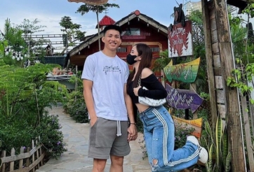 Thủ thành số 1 HAGL khoe ảnh ngọt ngào bên bạn gái