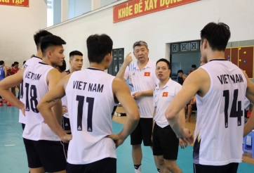 ĐT Việt Nam thắng 'nghẹt thở' Sanest Khánh Hòa sau 5 set giao hữu