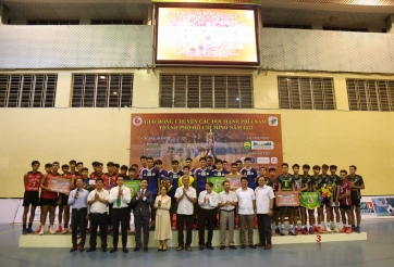 Bóng chuyền các đội mạnh phía nam tiếp tục tập huấn tại Long An