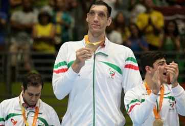 Khổng lồ bóng chuyền cao nhất thế giới 2m46: Đập bóng không ai dám đỡ, ra sân là vô địch