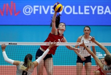 Khủng long bóng chuyền 2m04: Đập bóng như quăng tạ xuống sân, chẳng ai muốn đỡ