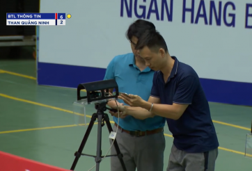 Var bóng chuyền về tới đất Việt, VĐV chờ 5 phút nhưng không có kết quả