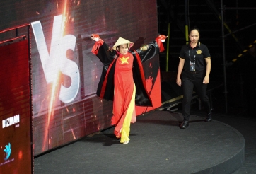 Khó tin: 'Áo dài và nón lá Việt Nam' lần đầu xuất hiện trên sàn đấu võ thuật