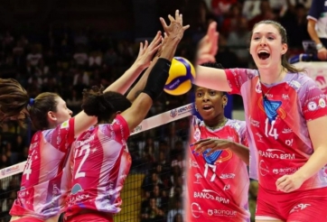 Khổng lồ bóng chuyền 2m04: Chắn bóng vô đối, đối thủ xây xẳm mặt mày