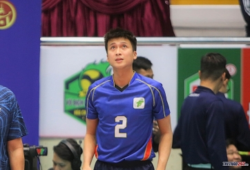 Chuyền hai Thoại Khương bị fan nữ 'truy lùng' vì quá đẹp trai