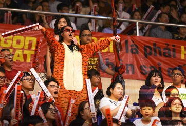 CĐV quá sung, BTC dời play-off giải bóng rổ nhà nghề ĐNÁ về Việt Nam