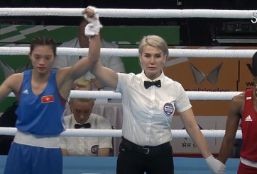 Đấm đối thủ ngã ra sàn, đại diện Việt Nam hiên ngang vào tứ kết Boxing VĐTG