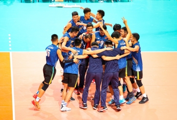 Vỡ òa khoảnh khắc bóng chuyền nam Việt Nam 'lần đầu' vào bán kết châu Á