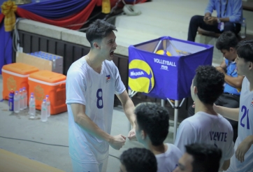 Khổng lồ 1m98 Philippines hơn 20 lần 'đập bóng như búa bổ' xuống sân Thái Lan