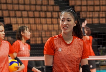 Tuyển bóng chuyền nữ Việt Nam tập luyện trên sân đấu Olympic Paris 2024