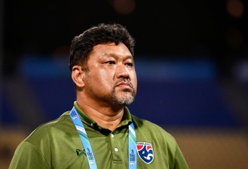 HLV Thái Lan có động thái cứng 'dằn mặt' khán giả