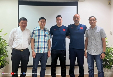 HLV từng vô địch World Cup làm việc với VFF