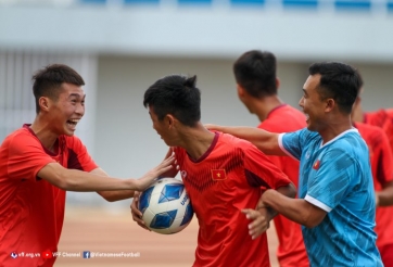 VIDEO: U16 Việt Nam vỡ òa sung sướng khi được Úc 'tặng' vé đi tiếp