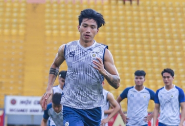 VIDEO: Văn Hậu và đồng đội thoải mái trước trận đại chiến với SLNA