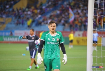 Văn Lâm có 'lần đầu tiên trong sự nghiệp' trước ĐKVĐ V-League