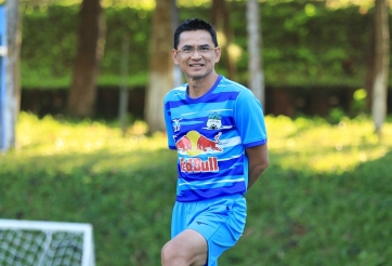 HAGL đứng trước 'báo động đỏ', Kiatisak xử lý quá tài tình