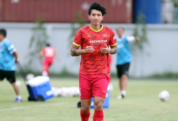 VIDEO: Hùng Dũng, Văn Hậu háo hức đối đầu dàn huyền thoại Dortmund