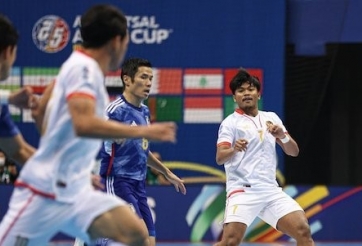 Ngỡ ngàng: Cầu thủ Indonesia bị mắng vì đá đẹp