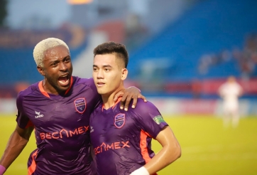 Ngôi sao ĐT Việt Nam ghi cú đúp khiến đối thủ chìm sâu trong khủng hoảng