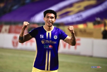 Văn Hậu ghi bàn trong chiến thắng 'điên rồ' của Hà Nội FC