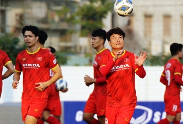 Tuyển thủ ĐT Việt Nam gặp chuyện 'từ trên trời rơi xuống'