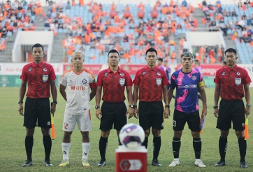 Sau trận đấu tranh cãi của HAGL, lại xuất hiện thêm sai sót từ trọng tài