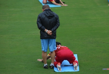 VIDEO: 'Cánh chim lạ' ĐTVN bị HLV Park nhắc nhở ngay ngày đầu hội quân
