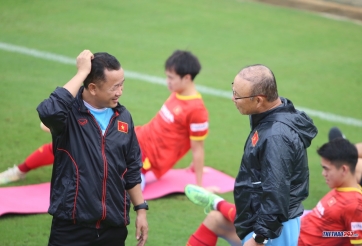 VIDEO: HLV Park Hang Seo bất ngờ gặp 'người đặc biệt' ngay trên sân tập