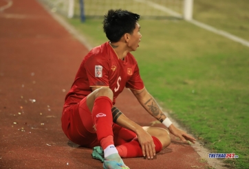 Phản ứng của Văn Hậu khi bị chỉ trích đá rắn