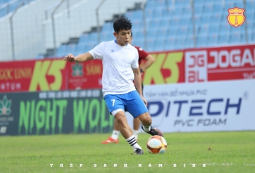 Vừa rời HAGL, ngôi sao ĐT Việt Nam cùng đội bóng mới lên đỉnh bảng xếp hạng