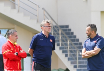 HLV Troussier ra quyết định bất ngờ ngay trước SEA Games 32