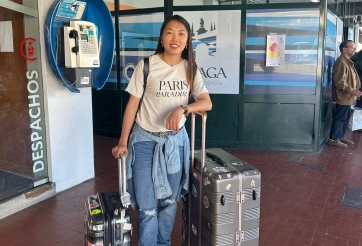 Bất ngờ: Huỳnh Như sang Singapore