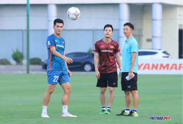 Tiền đạo số 1 Việt Nam khiến người hâm mộ 'rối như tơ vò'