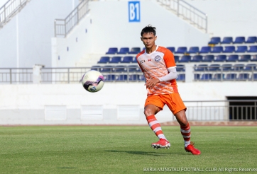 Cầu thủ Việt kiều dọa kiện đội bóng Việt Nam lên FIFA