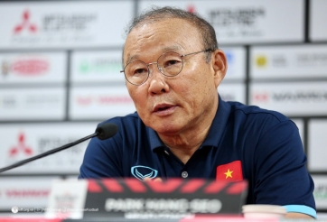 HLV Park Hang Seo tham dự một giải đấu