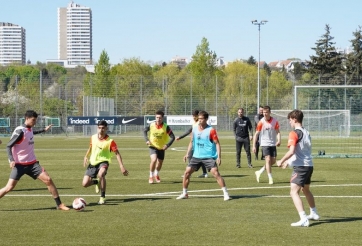 HLV Kiatisak 'chấm' sao mai từng ăn tập ở Đức để đua vô địch