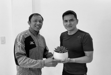 Nghẹn lòng với chia sẻ từ HLV Kiatisak về trợ lý HAGL qua đời do tai nạn