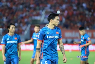 Hậu vệ số 1 Việt Nam bất ngờ xuất hiện trên sàn catwalk