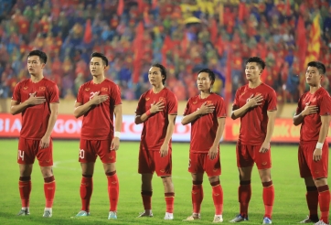 HLV Troussier chia tay một loạt cầu thủ ngay trong đêm