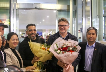 Thành viên BHL ĐT Việt Nam trở về Pháp