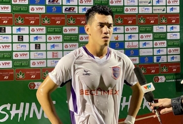 VIDEO: Tiến Linh ghi bàn giúp Bình Dương giành vé đi tiếp